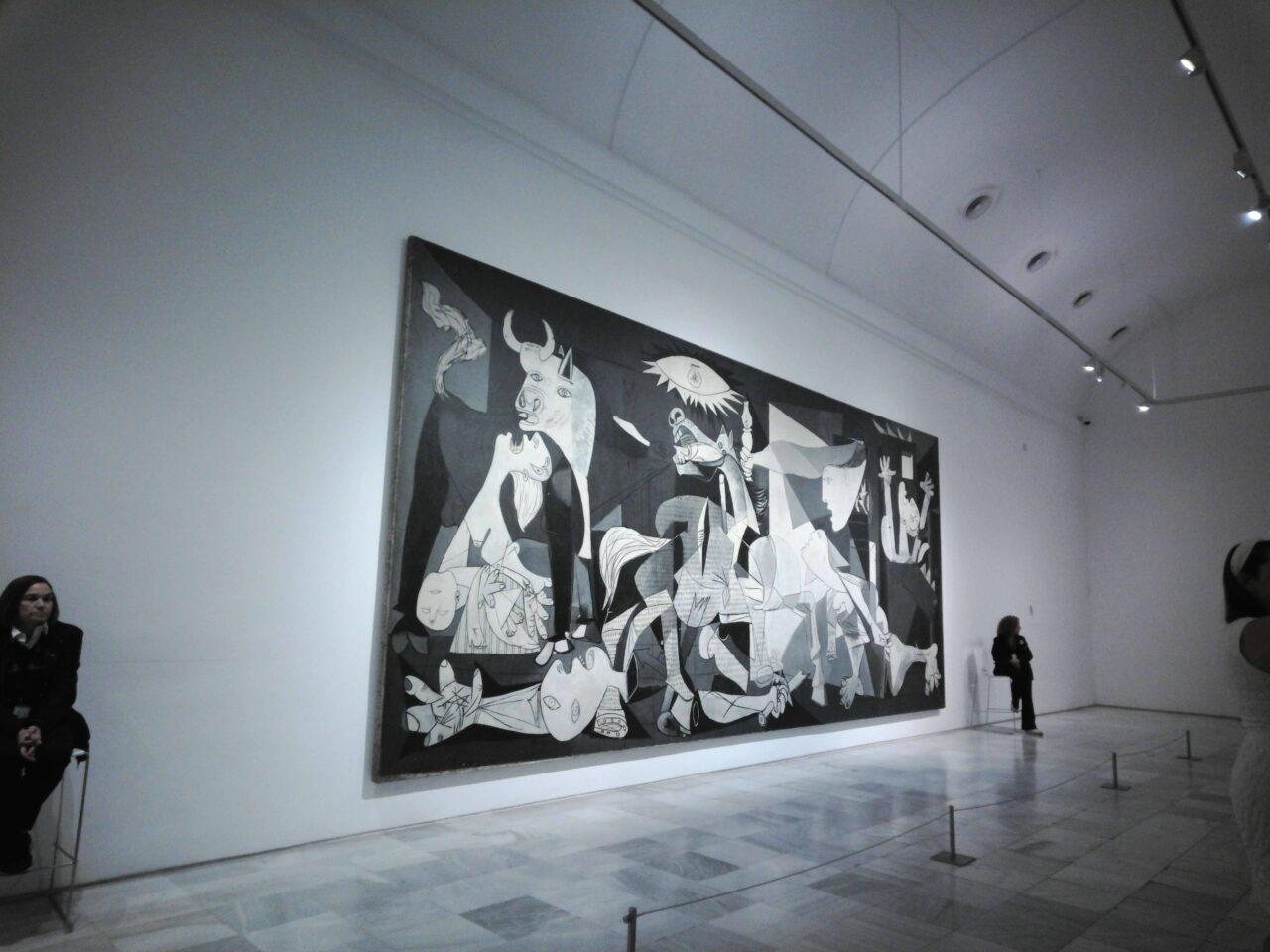 Photo of the painting Guernica by Picasso to illustrate the text