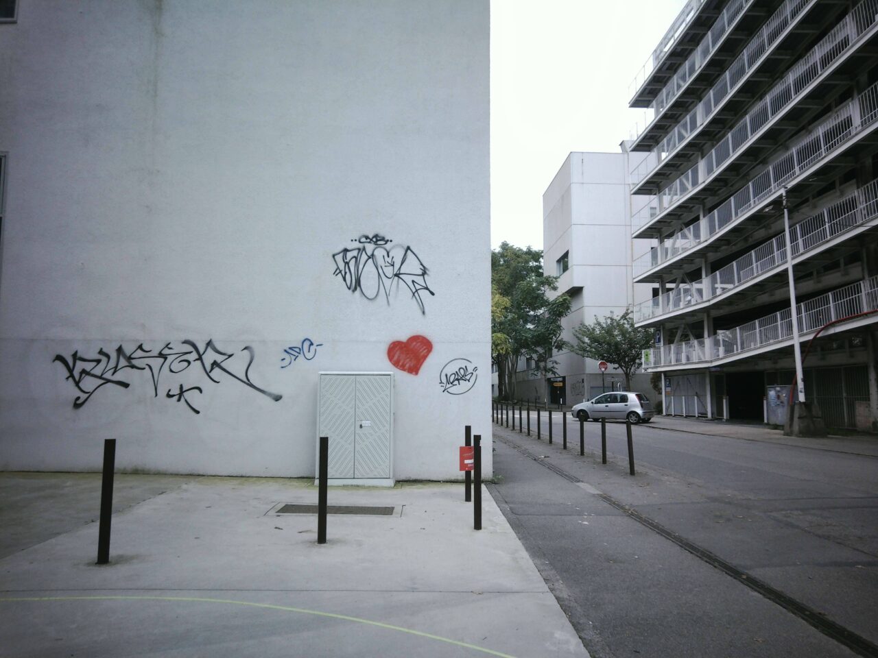 Graffitii in the streets of Nantes, to illustrate the text